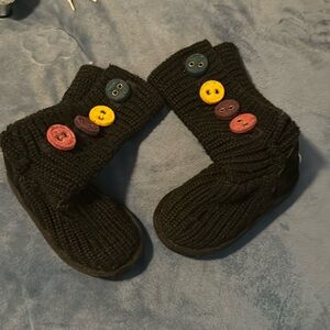 Toddler size 8, UGG knit boots